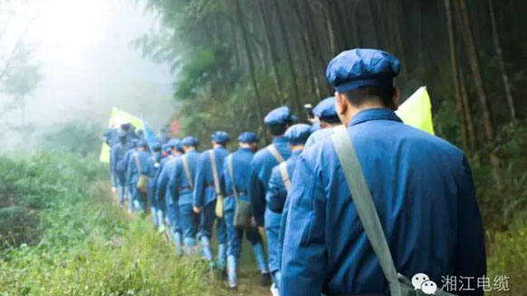 緬懷革命先烈，學(xué)習(xí)革命精神。——湘江電纜井岡山精神學(xué)習(xí)班剪影