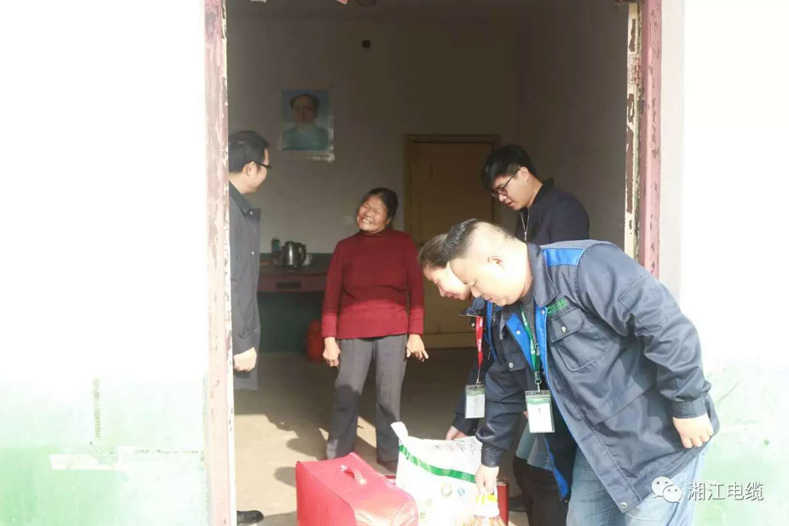 愛(ài)心凝聚力量，希望成就未來(lái)。湘江電纜參與“精準(zhǔn)扶貧”